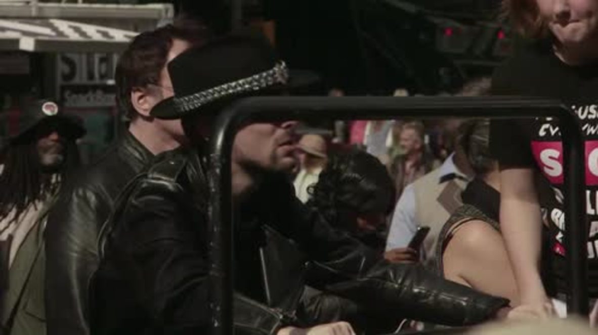 USA: Tarantino helps shut-down central New York against police 'racism and brutality'