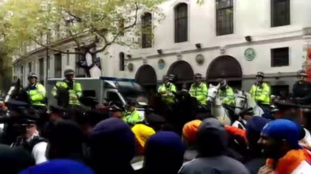 UK: Arrests made as Sikh protesters clash with police outside Indian Embassy