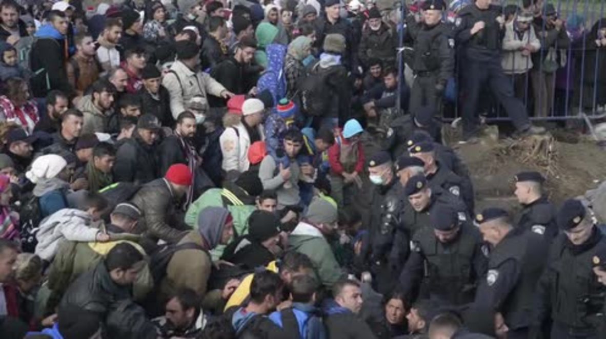 Serbia: Thousands of refugees remain stranded on Serbia-Croatia border