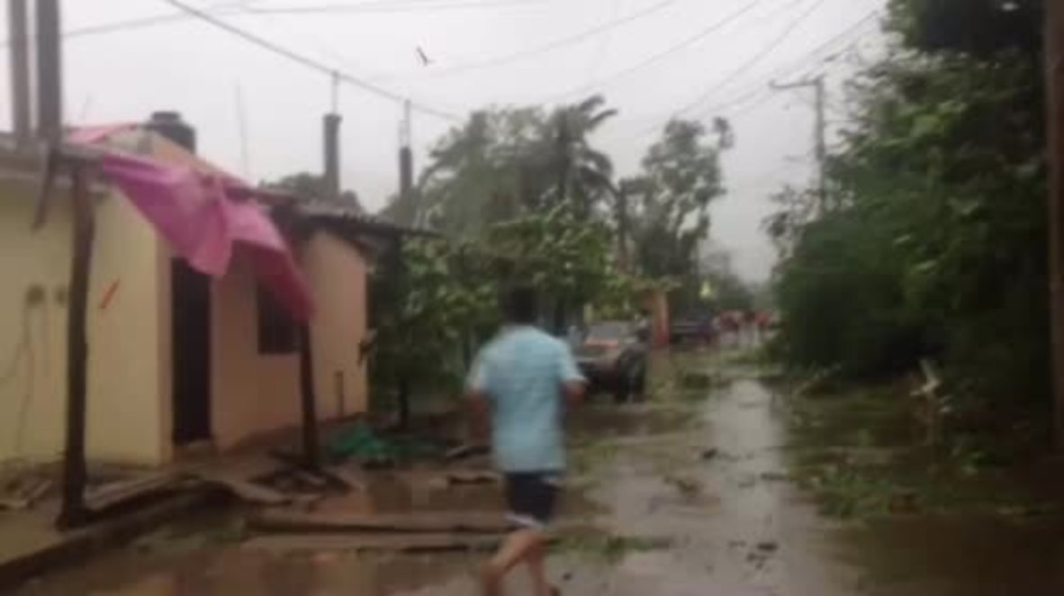 Mexico: Hurricane Patricia hammers coastal town of Barra de Navidad