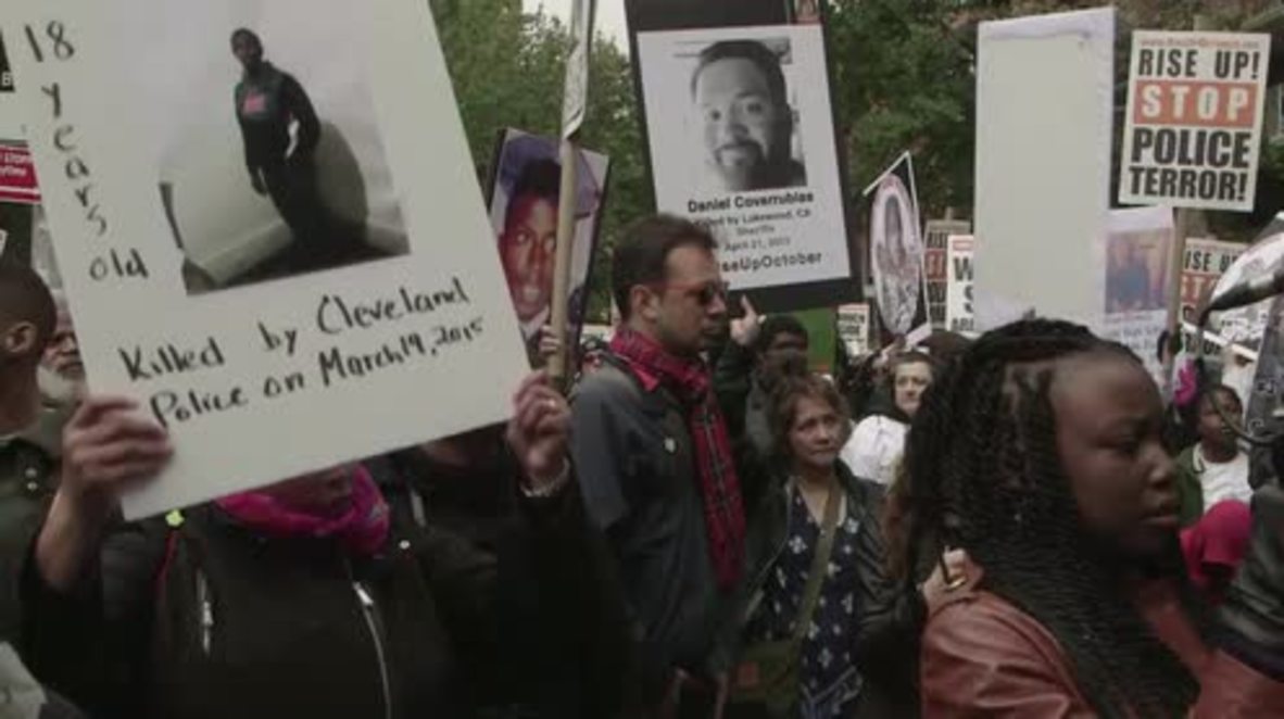 USA: Quentin Tarantino addresses rally decrying police 'terror'