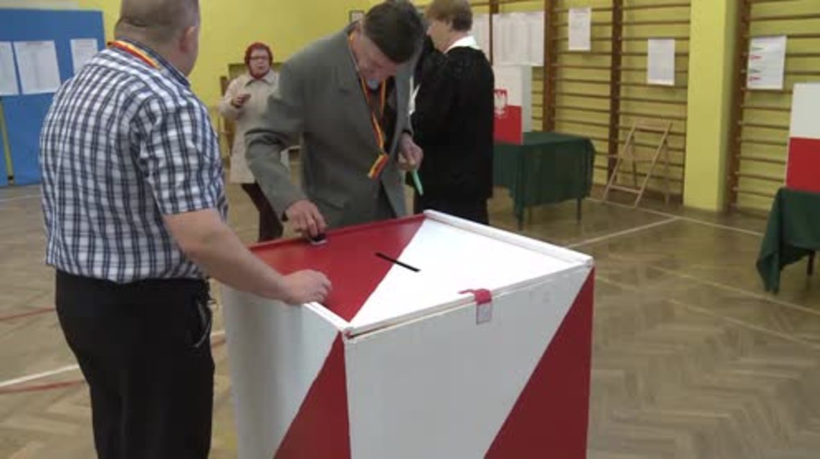 Poland: Poles hit the polls as right-wing PiS party looks set to win general election