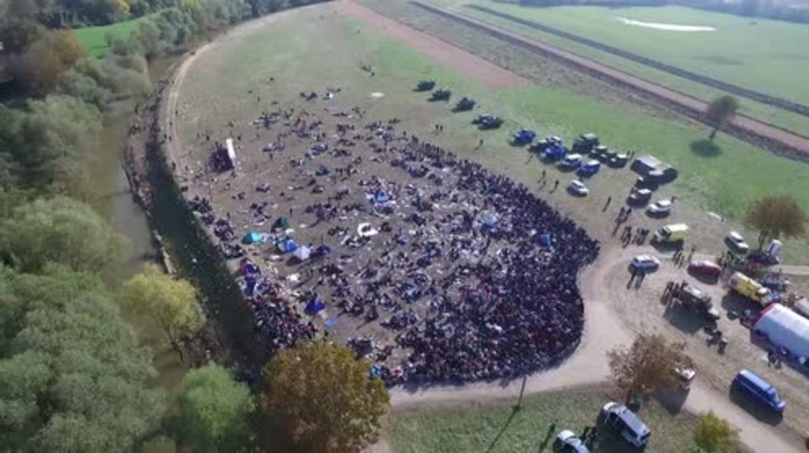 Slovenia: Drone captures mass refugee movement near Croatian border