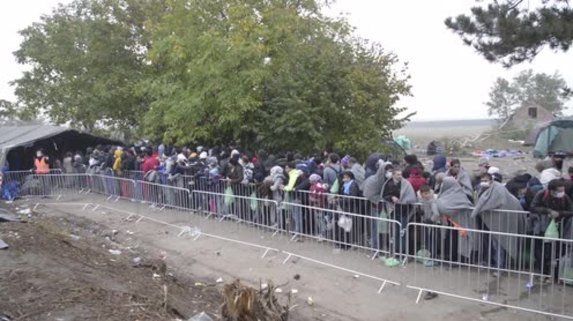 Serbia: Thousands of refugees cross Berkasovo-Bapska border into Croatia