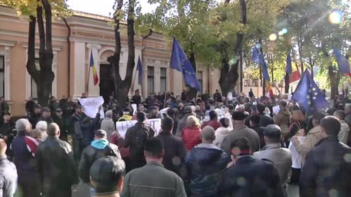 Moldova: Protesters call for President Timofti's resignation