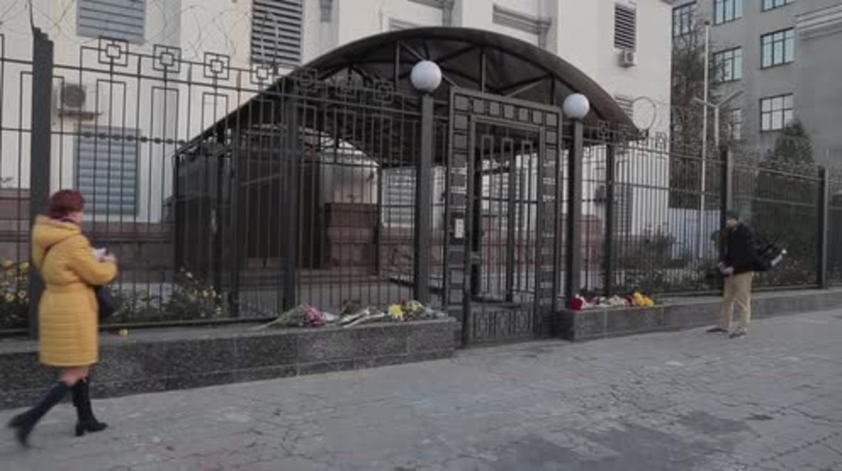 Ukraine: Plane crash mourners place flowers outside Russian embassy in Kiev