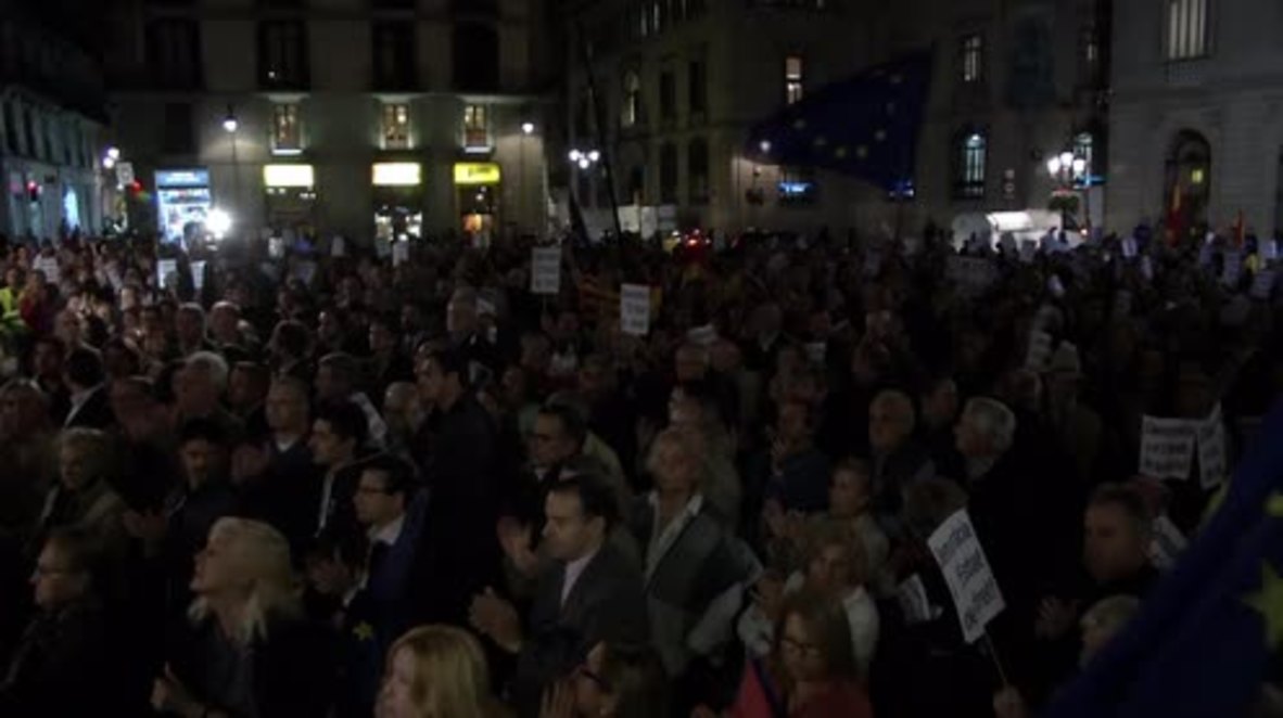 Spain: Anti-independentistas take to streets of Barcelona