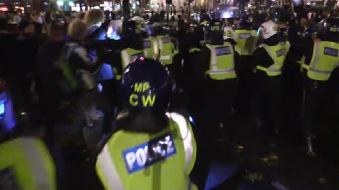 UK: At least 50 arrested at Anonymous Million Mask March