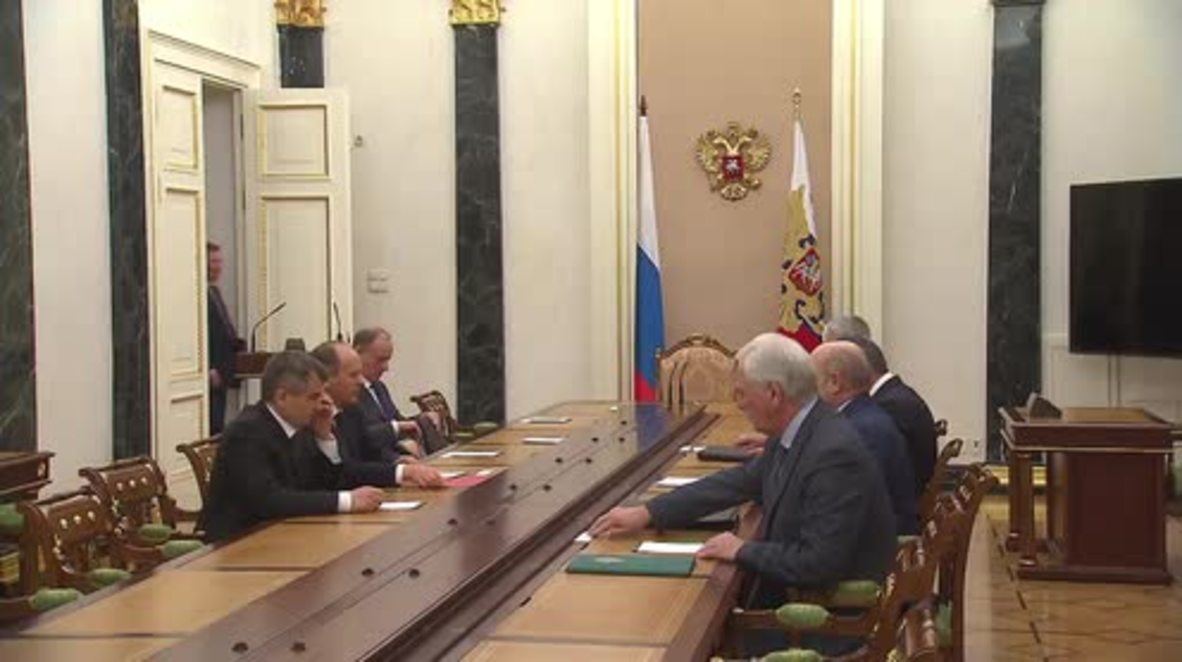 Russia: Putin meets Security Council over Sinai crash, Ukraine Syria talks