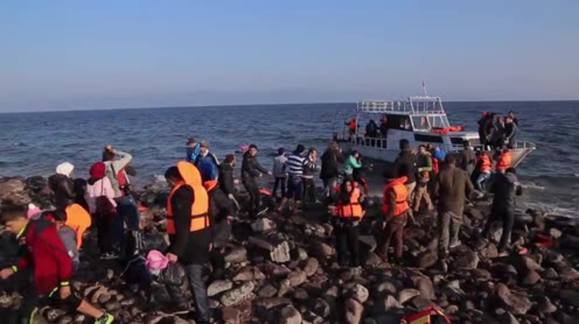 Greece: Hundreds of refugees arrive at Lesbos