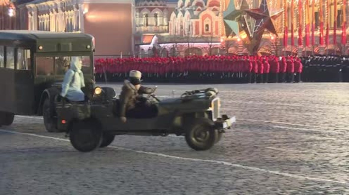 Russia: 1000s rehearse Moscow's legendary Red Square parade of 1941