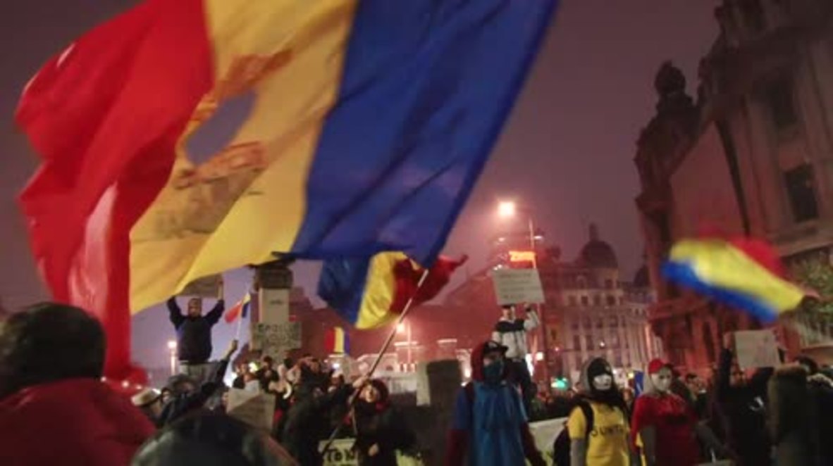 Romania: Thousands cram Bucharest streets in protest, despite Ponta stepping down