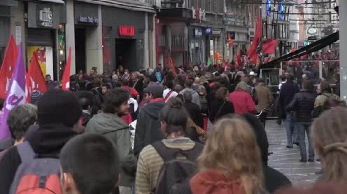 France: Pro-refugee demonstrators decry Calais camps in Lille rally