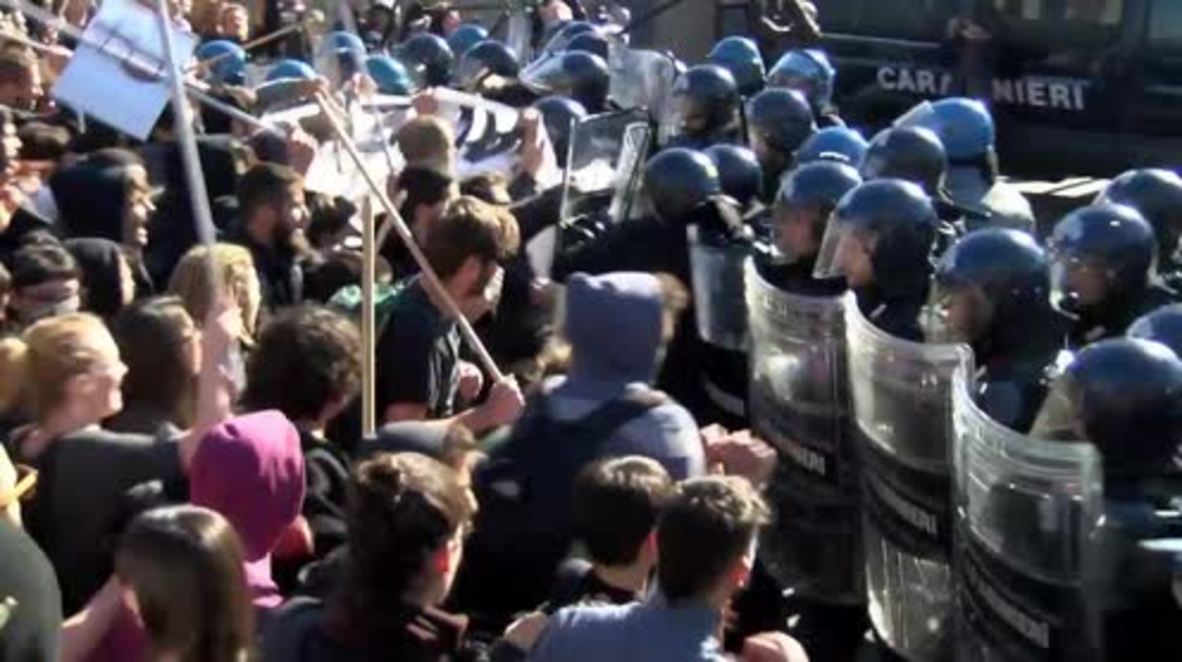 Italy: Clashes break out between leftists police during anti-Lega Nord demo