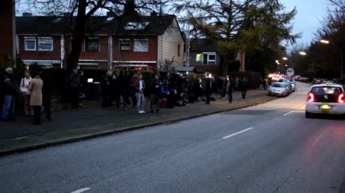 Germany: Mourners pay tribute to dead ex-Chancellor Helmut Schmidt at his residence