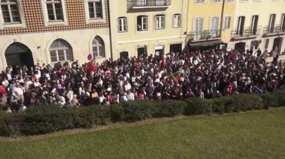Portugal: Rival protesters rally outside parliament as gov is ousted in dramatic vote