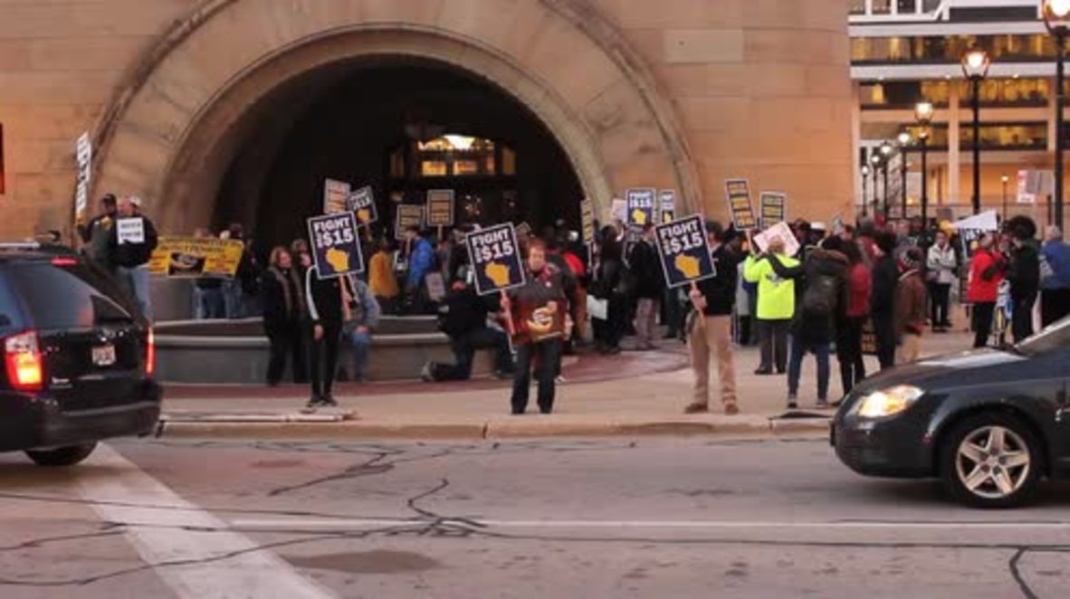 USA: 'I want my fifteen dollars!' - minimum wage protest hits Milwaukee