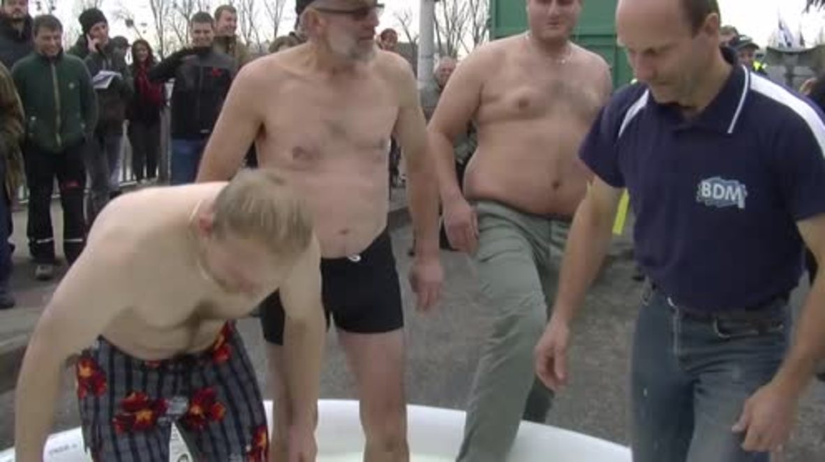 France: Farmers block Strasbourg's Europe Bridge to protest EU milk crisis