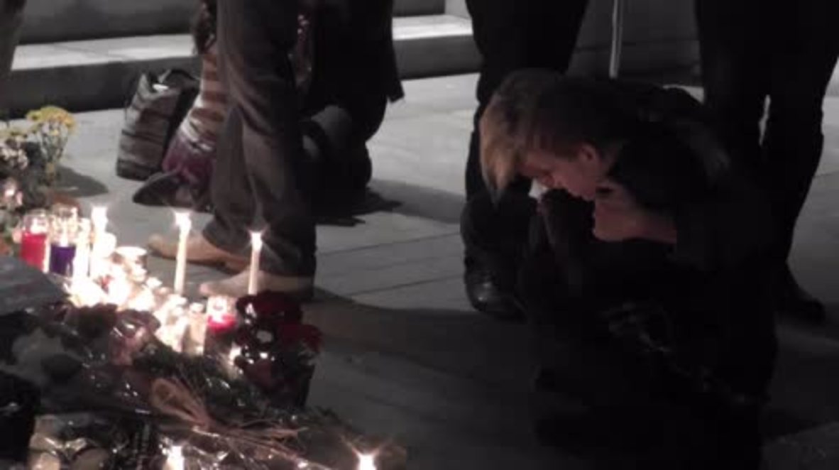 USA: Los Angeles mourners hold vigil for Paris attack victims