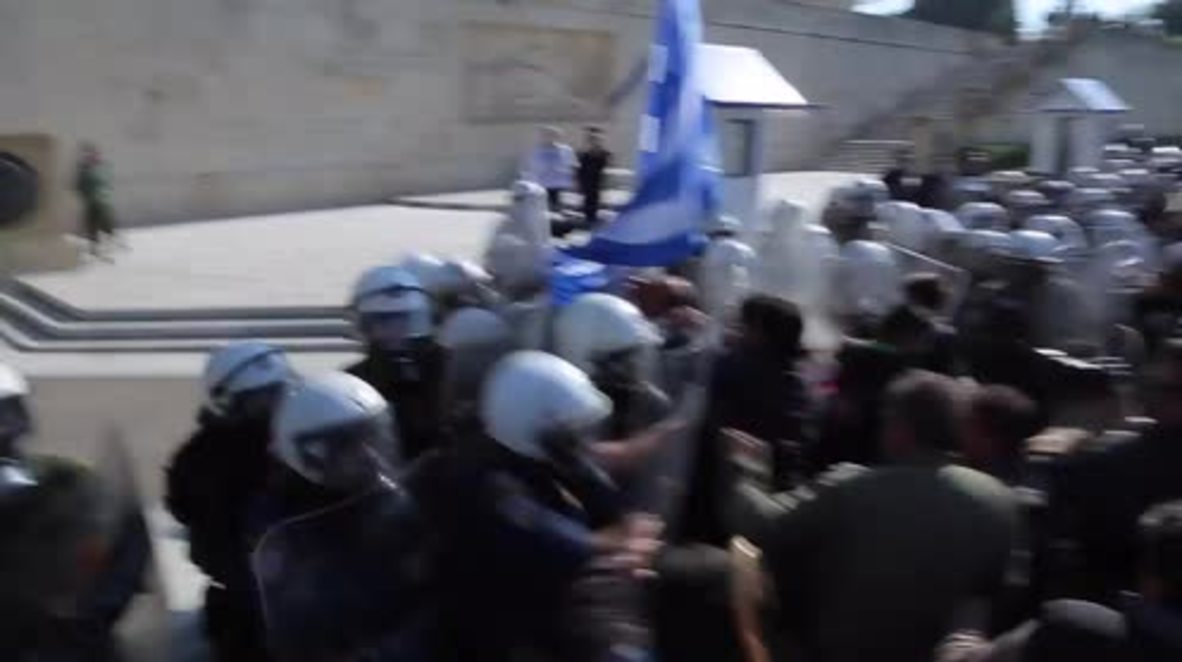 Greece: Police tear-gas farmers as anti-cuts rally erupts in clashes