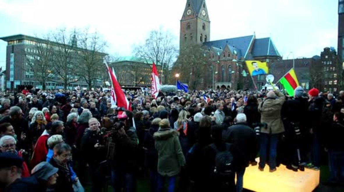 Germany: Hamburg residents show solidarity to Paris attack victims