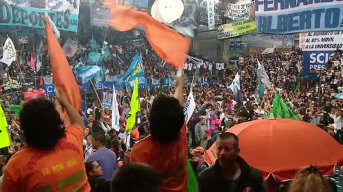 Argentina: Thousands flood Scioli's final pre-election rally