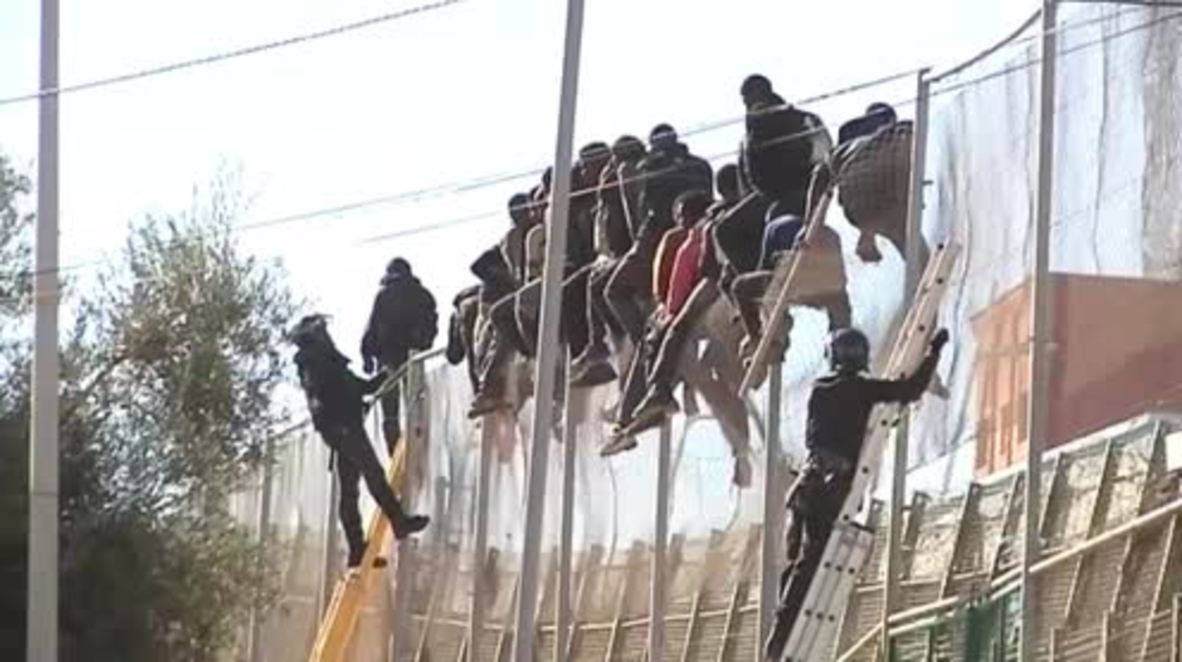 Spain: Dozens of refugees stopped by Spanish police at Melilla border fence