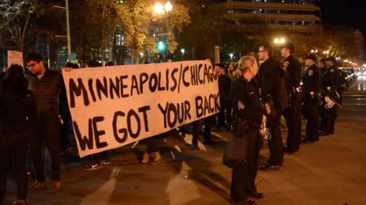 USA: 'Smash the police' - Oakland marches against police brutality