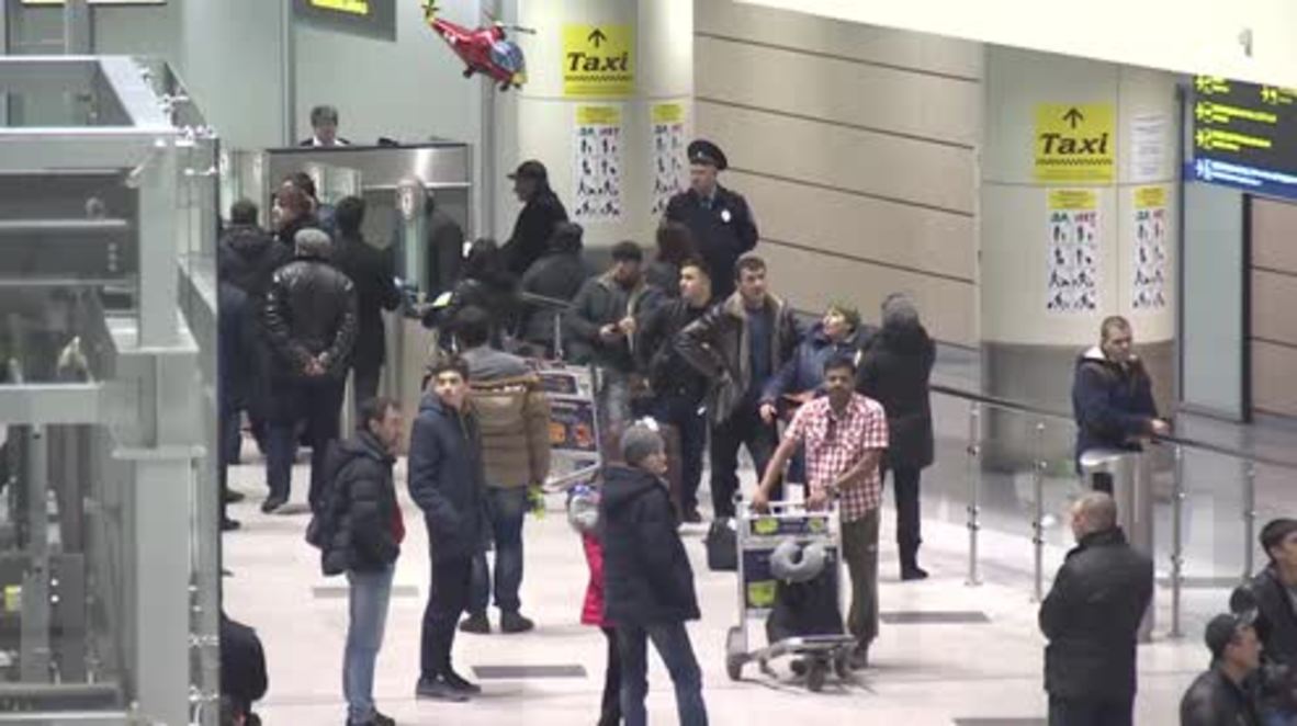 Russia: Last Russian tourists from Egypt arrive at Moscow airport