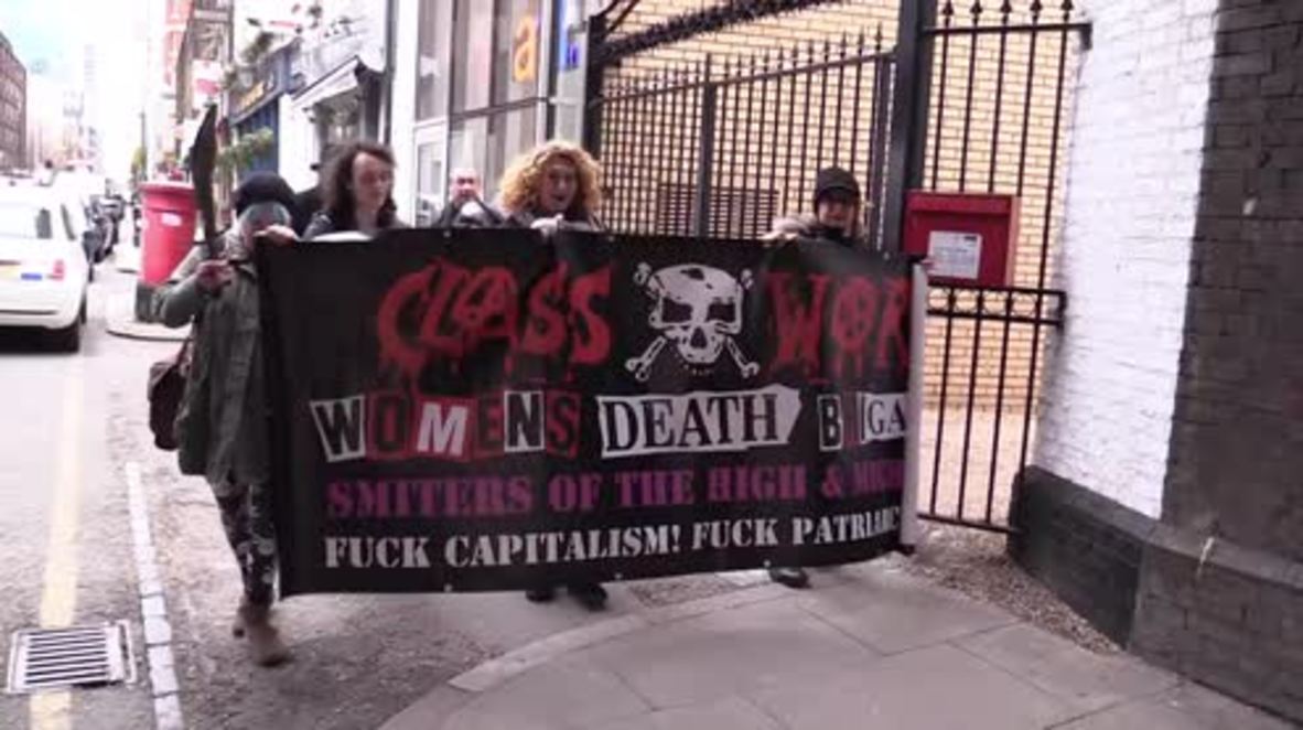 UK: Feminist protesters 'kill' effigy of Jack the Ripper Museum owner in London
