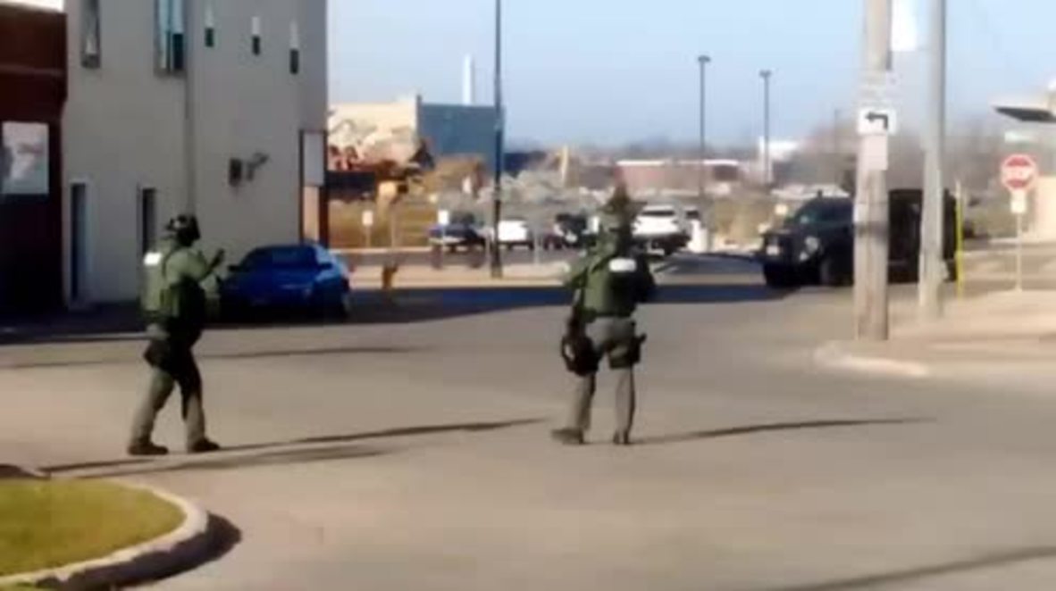 USA: Police monitor 'high-risk incident' in Neenah, reports of hostages taken