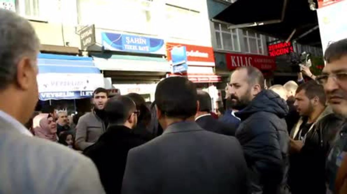 Turkey: Police fire tear gas and rubber bullets at PKK supporters in Istanbul