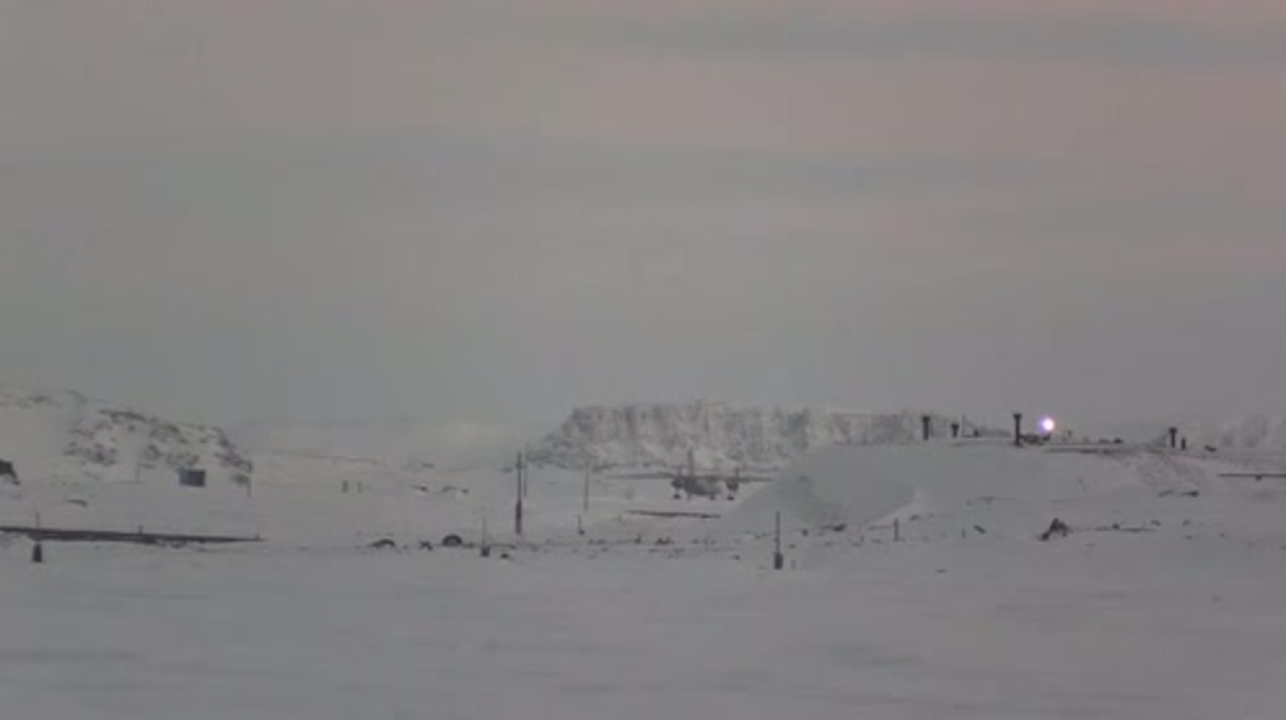 Russia: Anti-aircraft unit take up defensive positions in Novaya Zemlya