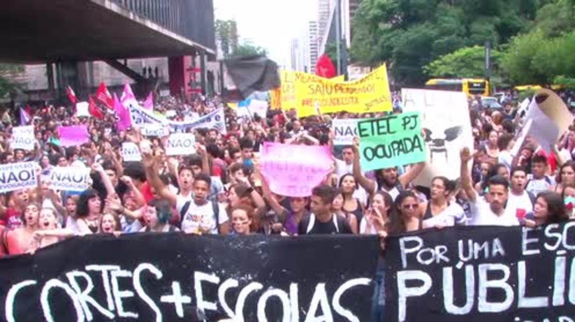 Brazil: Thousands march against proposed education reforms