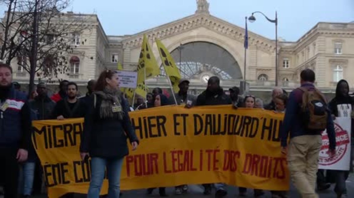 France: Thousands of pro-refugee activists march through Paris