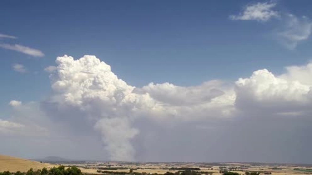 Australia: Bushfire tears through Victoria, destroying homes
