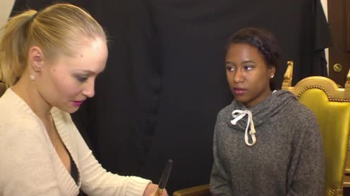 USA: Meet Jessica Ruiz, the make-up artist with limited use of her arms and hands