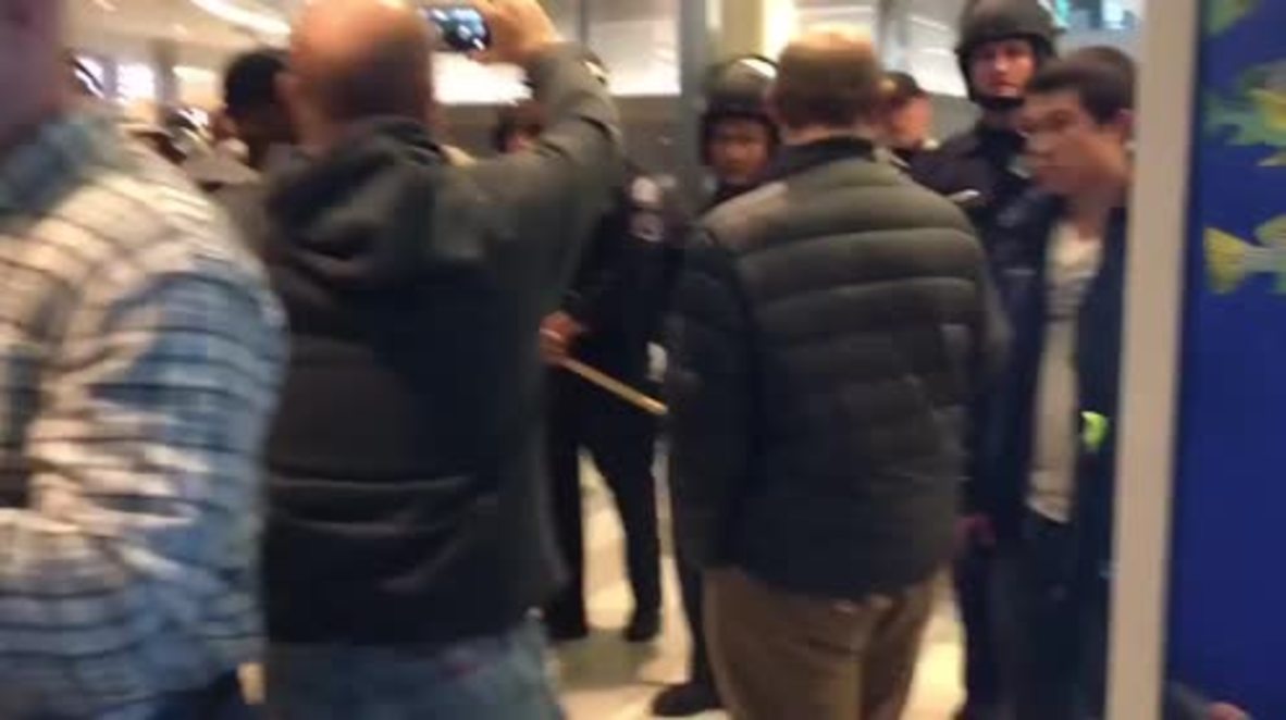 USA: Police shutdown BLM protest in Minneapolis mall, rally moves to airport