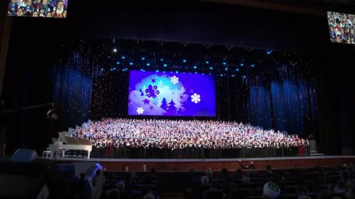 Russia: Kremlin kicks off New Year celebrations with 1000-strong children's choir
