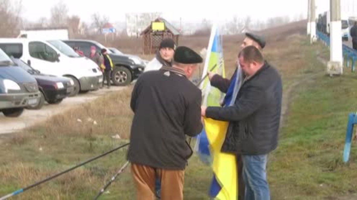 Ukraine: Farmers block traffic on highway to Crimea to protest tax law