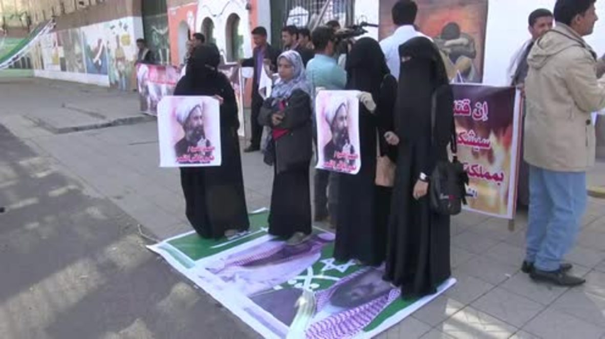 Yemen: Protesters burn photo of Saudi king during rally in Sanaa