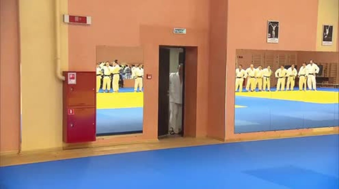 Russia: Putin spars with Russian national judo team in Sochi