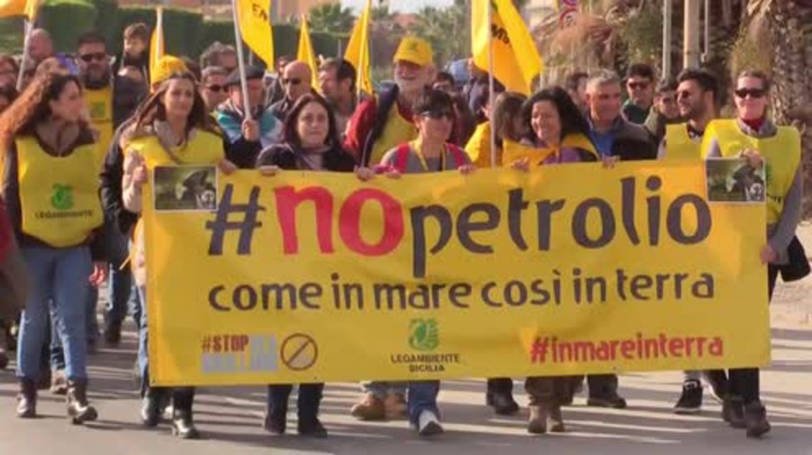 Italy: Thousands take to Sicilian streets against oil-drilling in Mediterranean