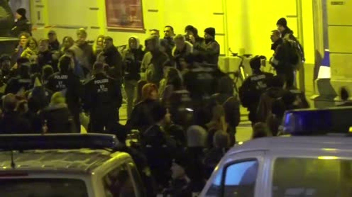 Germany: PEGIDA and AntiFa supporters clash in Munich
