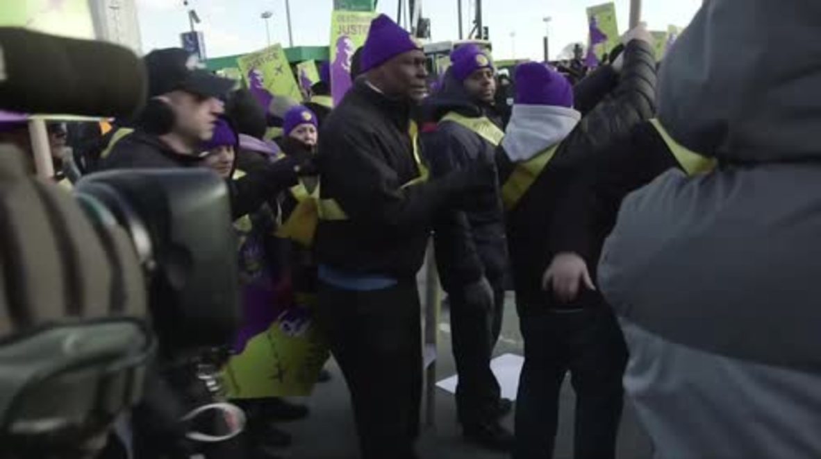 USA: Dozens of LaGuardia Airport workers arrested during wage hike demo for MLK Day