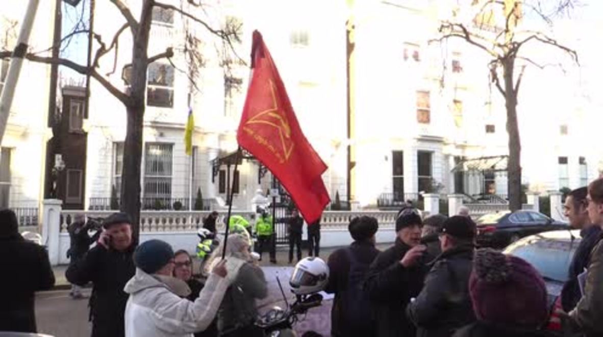 UK: Protesters slam Ukraine for banning communist party