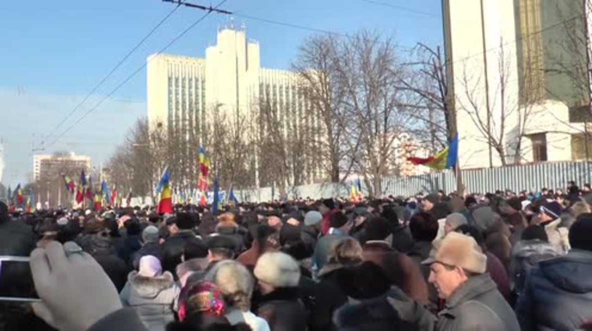 Moldova: Thousands protest new PM outside parliament in Chisinau