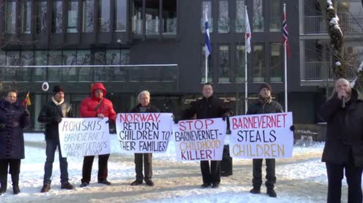 Lithuania: Dozens protest Norway's child welfare policies in Vilnius