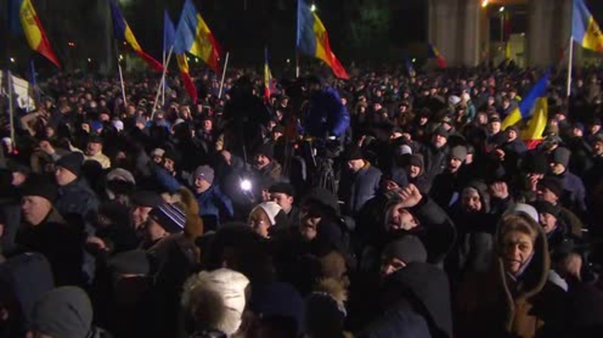 Moldova: Opposition returns to protest against new PM outside parliament