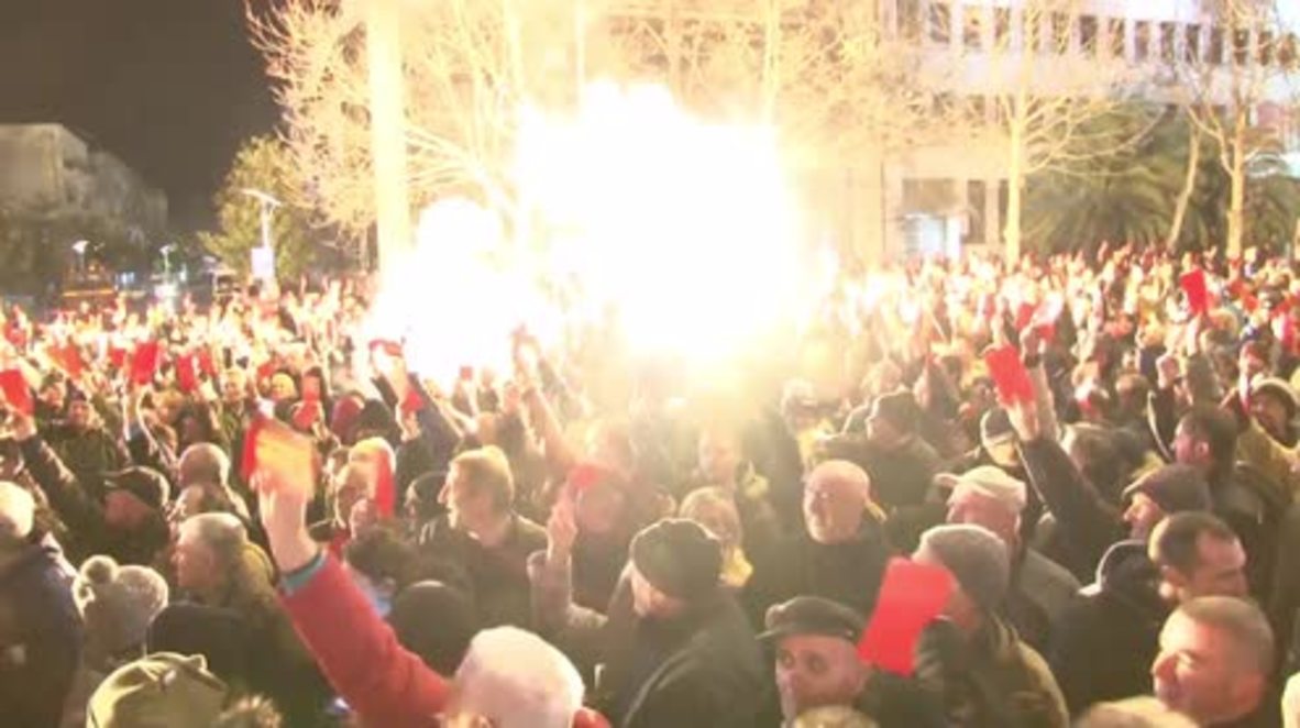 Montenegro: Anti-govt protesters rally ahead of confidence vote